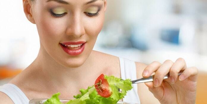 Ешьте овощной салат, чтобы похудеть